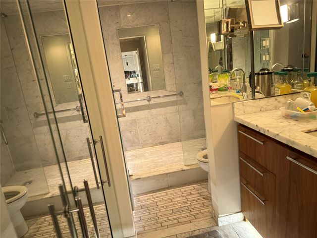 49 Briar Hollow Lane 1201, Houston, TX 77027