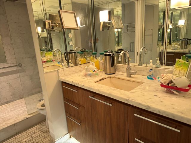 49 Briar Hollow Lane 1201, Houston, TX 77027