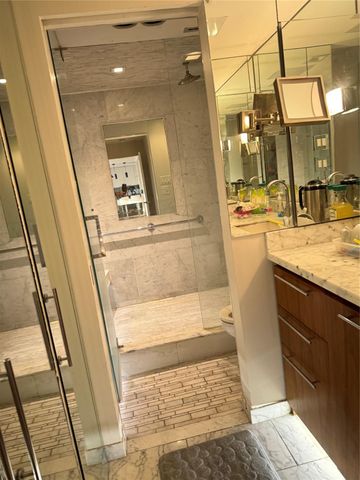 49 Briar Hollow Lane 1201, Houston, TX 77027