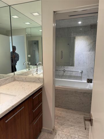 49 Briar Hollow Lane 1201, Houston, TX 77027
