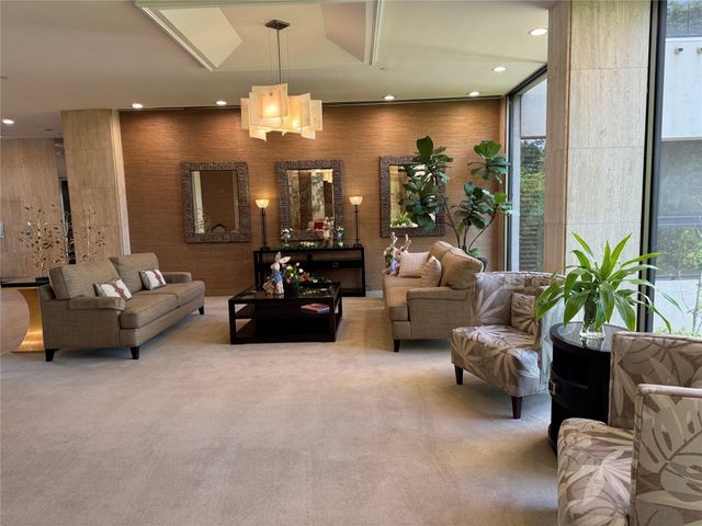 49 Briar Hollow Lane 1201, Houston, TX 77027