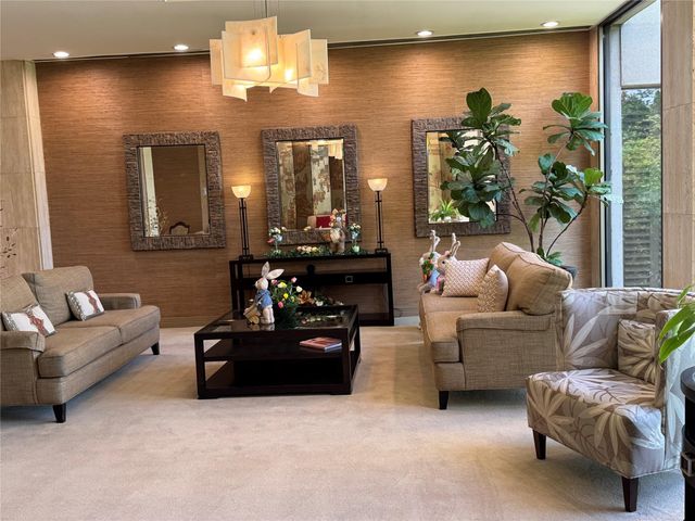 49 Briar Hollow Lane 1201, Houston, TX 77027