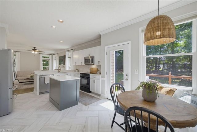 6101 Glenridge Court, Kernersville, NC 27284
