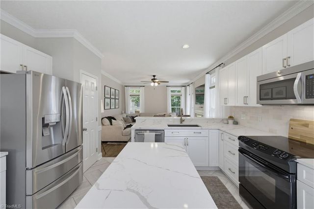 6101 Glenridge Court, Kernersville, NC 27284