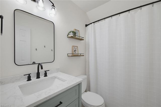 6101 Glenridge Court, Kernersville, NC 27284