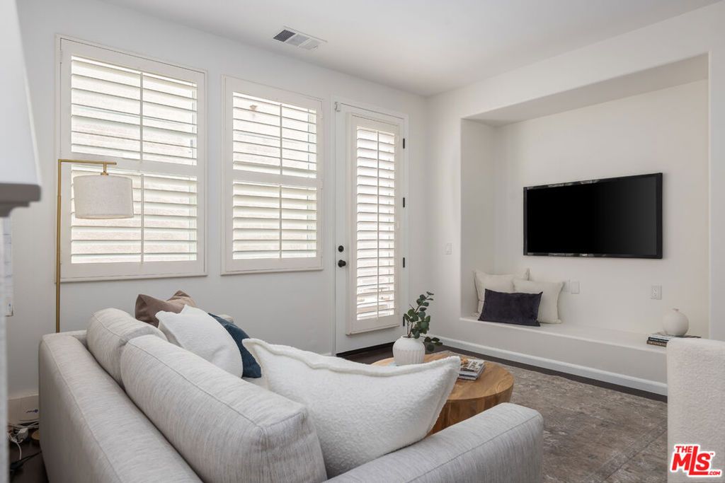 576 Athena Place, Carson, CA 90745 — photo 4