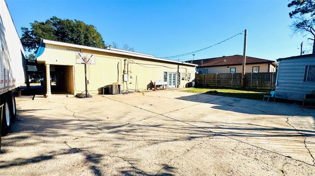 811 N Travis Street, Liberty, TX 77575