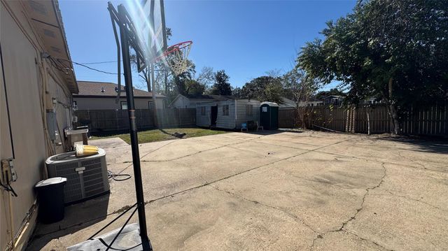 811 N Travis Street, Liberty, TX 77575