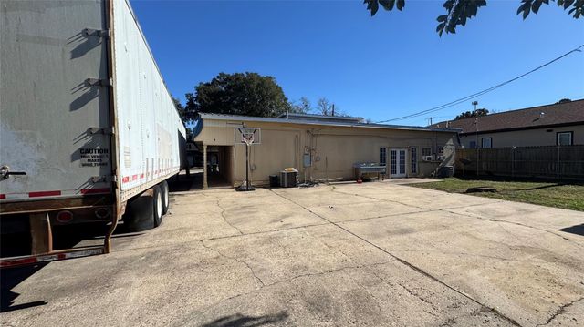 811 N Travis Street, Liberty, TX 77575