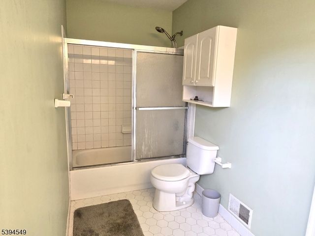 33 Saxton Dr, Hackettstown Town, NJ 07840