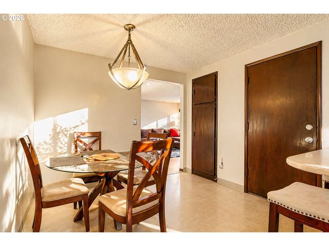 11003 Sw 63RD Ave, Portland, OR 97219