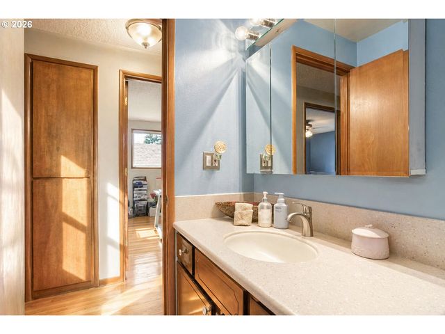 11003 Sw 63RD Ave, Portland, OR 97219