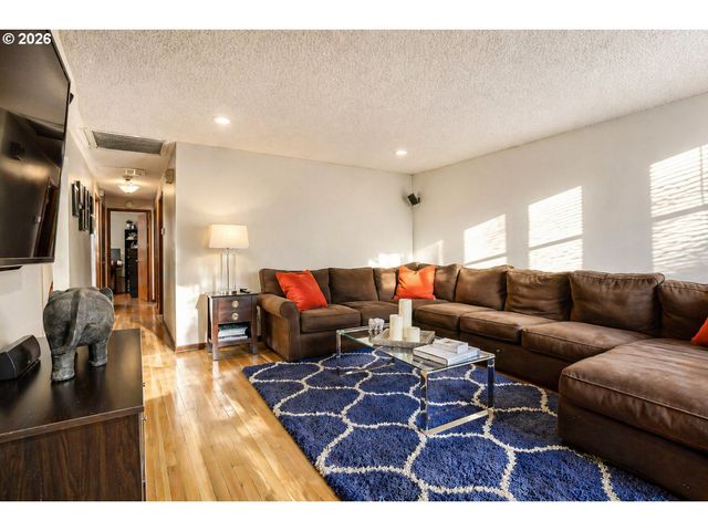 11003 Sw 63RD Ave, Portland, OR 97219