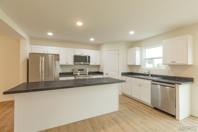 207 Wrigley Field Drive, Bethalto, IL 62010