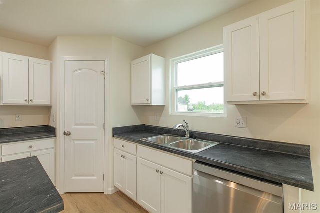 207 Wrigley Field Drive, Bethalto, IL 62010
