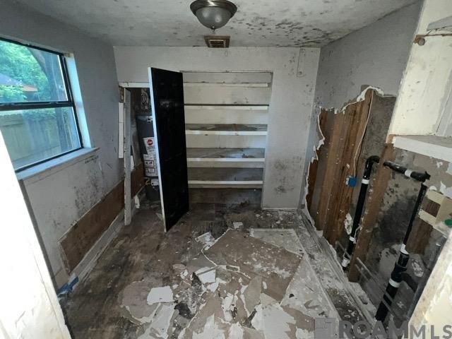 1053 Green Oak Dr, Baton Rouge, LA 70815