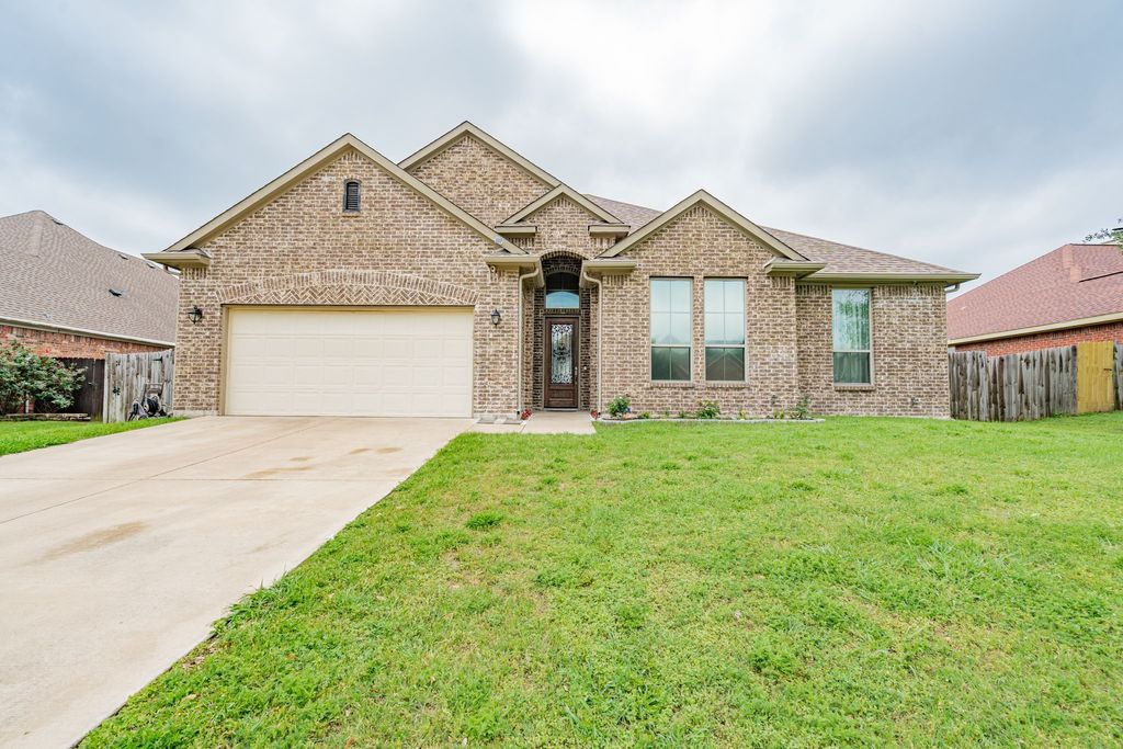 1805 Jupiter Lane, Ennis, TX 75119