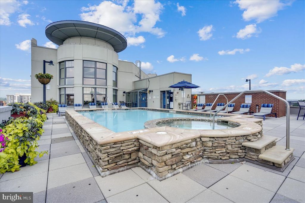 1021 N GARFIELD ST #117, Arlington, VA 22201