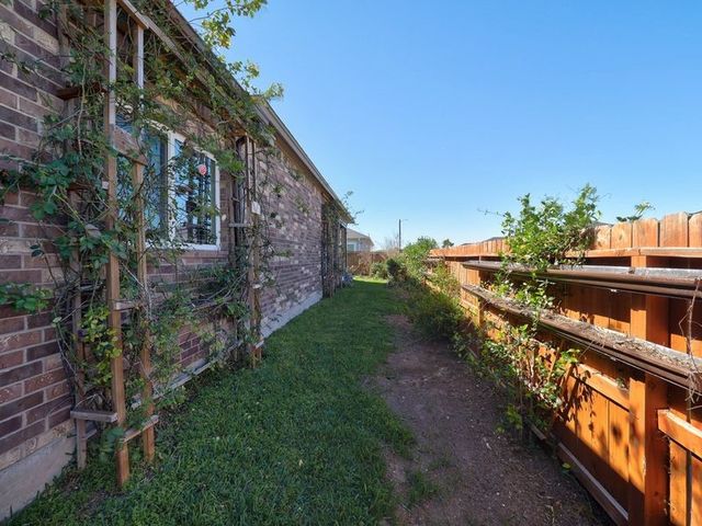 8205 Yosemite Dr, Corpus Christi, TX 78414