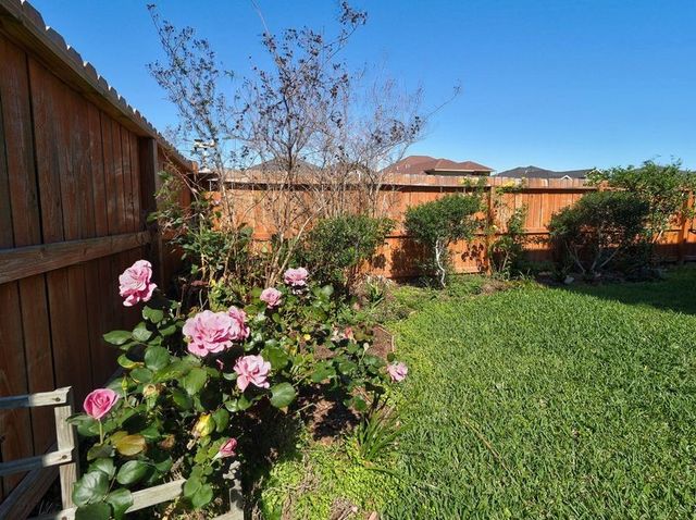 8205 Yosemite Dr, Corpus Christi, TX 78414