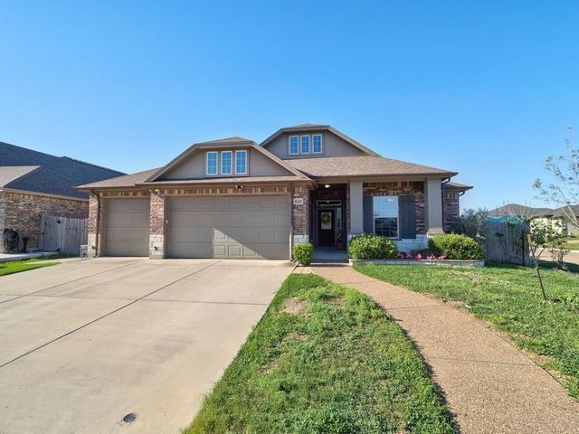 8205 Yosemite Dr, Corpus Christi, TX 78414