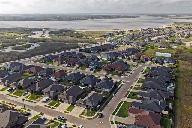 8205 Yosemite Dr, Corpus Christi, TX 78414