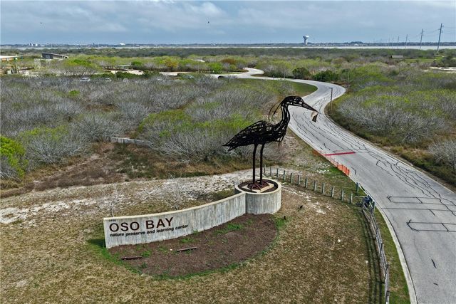 8205 Yosemite Dr, Corpus Christi, TX 78414