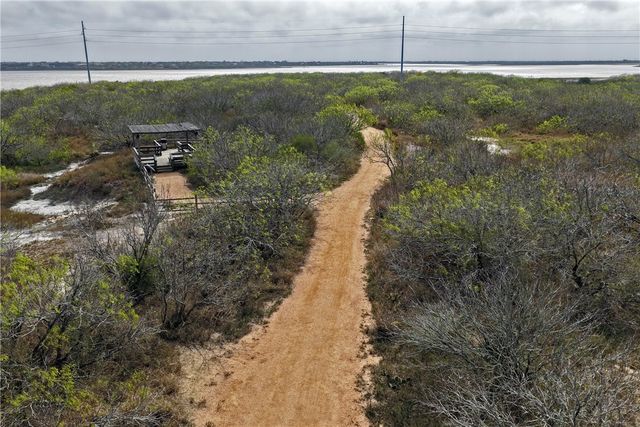 8205 Yosemite Dr, Corpus Christi, TX 78414