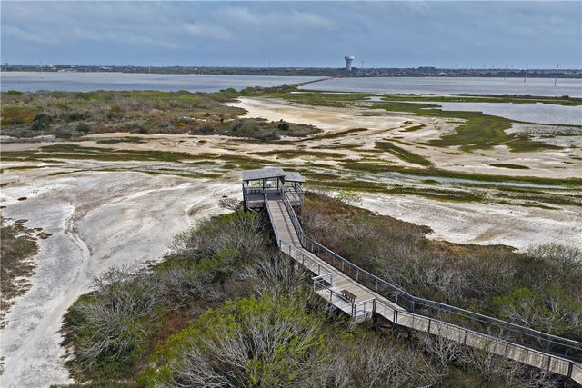 8205 Yosemite Dr, Corpus Christi, TX 78414