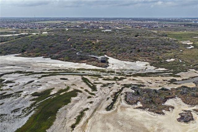 8205 Yosemite Dr, Corpus Christi, TX 78414