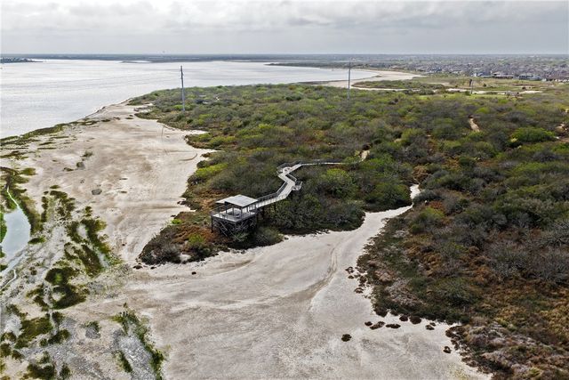 8205 Yosemite Dr, Corpus Christi, TX 78414