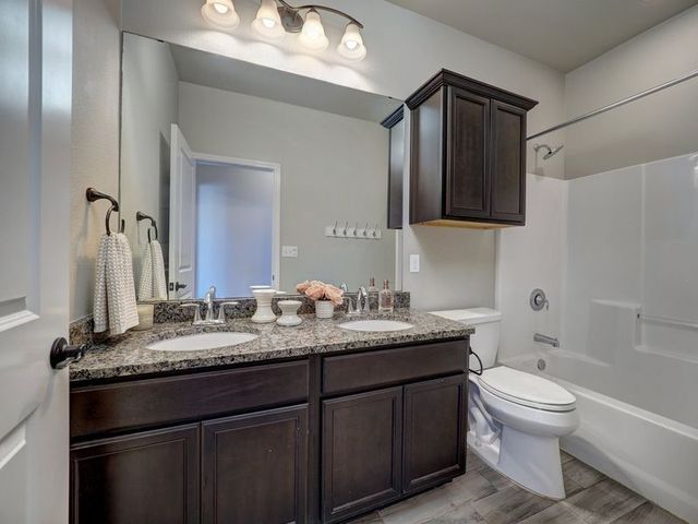 8205 Yosemite Dr, Corpus Christi, TX 78414