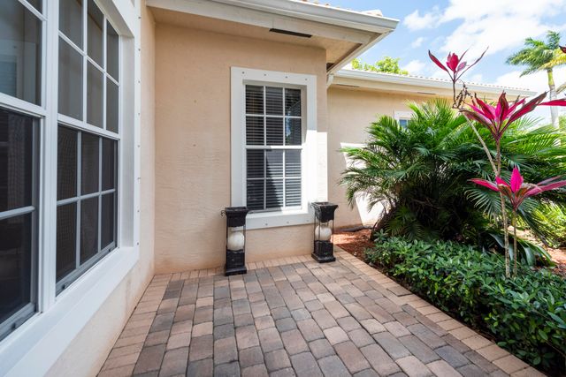 15234 SW 40th Street, Davie, FL 33331