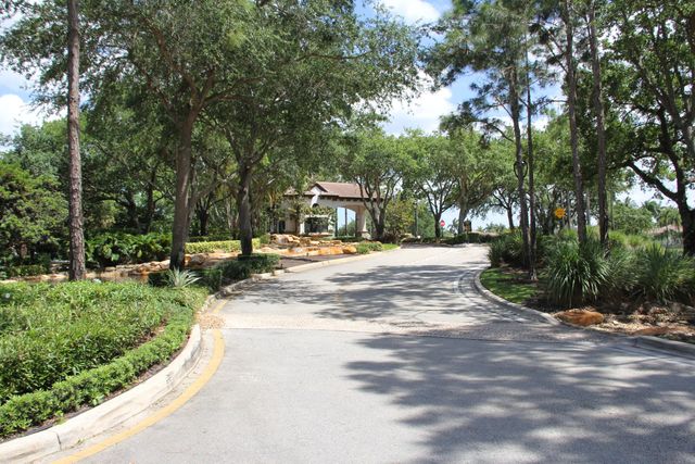 15234 SW 40th Street, Davie, FL 33331