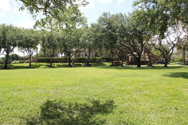 15234 SW 40th Street, Davie, FL 33331