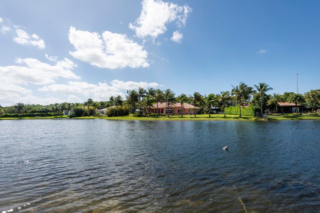 15234 SW 40th Street, Davie, FL 33331