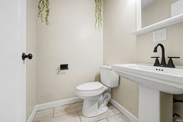 2410 Eisenhower Avenue, South Bend, IN 46615