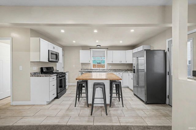 2410 Eisenhower Avenue, South Bend, IN 46615