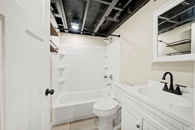 2410 Eisenhower Avenue, South Bend, IN 46615