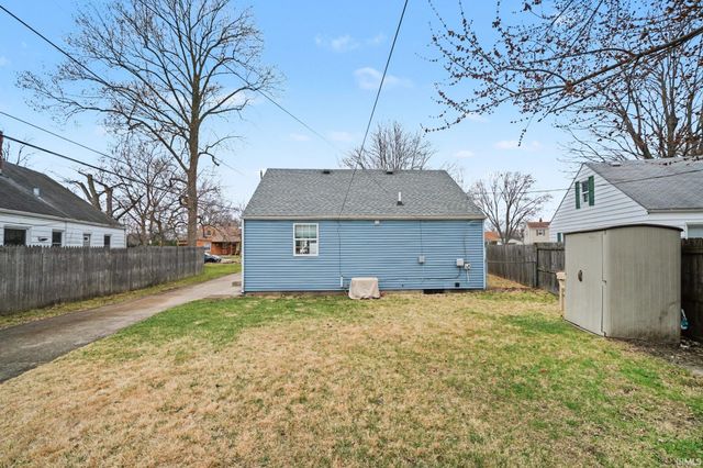 2410 Eisenhower Avenue, South Bend, IN 46615