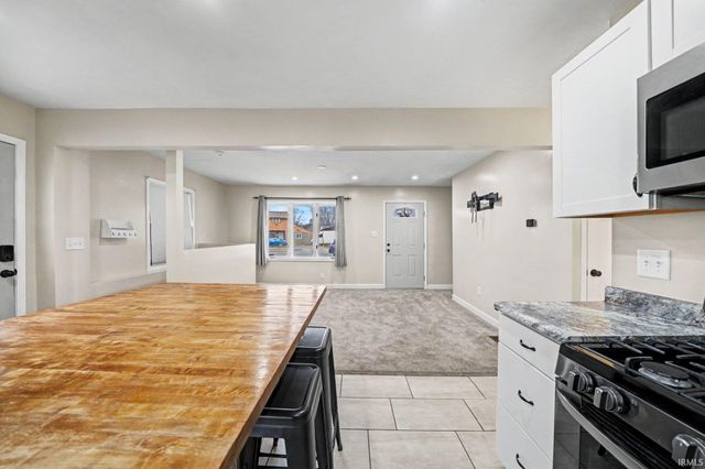 2410 Eisenhower Avenue, South Bend, IN 46615