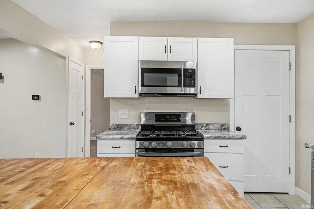 2410 Eisenhower Avenue, South Bend, IN 46615