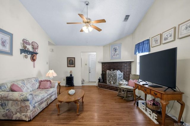 8 Calvary Circle, Little Rock, AR 72211