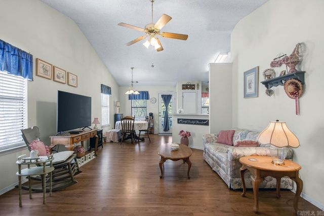 8 Calvary Circle, Little Rock, AR 72211