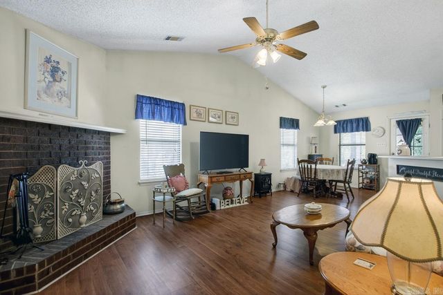 8 Calvary Circle, Little Rock, AR 72211