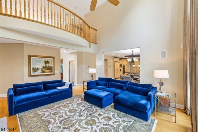 4 Centennial Ct, Totowa Boro, NJ 07512