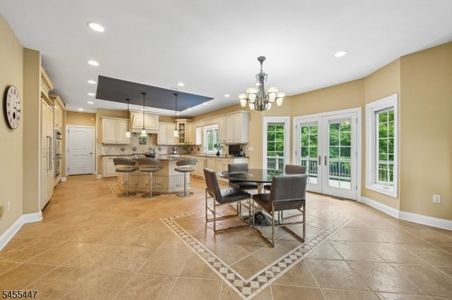 4 Centennial Ct, Totowa Boro, NJ 07512