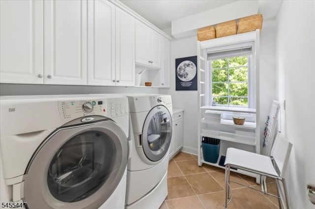 4 Centennial Ct, Totowa Boro, NJ 07512
