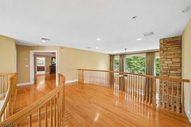 4 Centennial Ct, Totowa Boro, NJ 07512