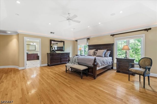 4 Centennial Ct, Totowa Boro, NJ 07512